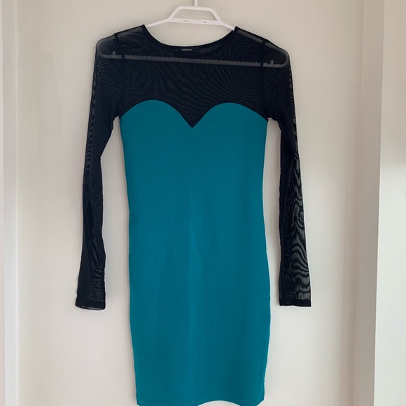 Dresses - Picture 2 of 8